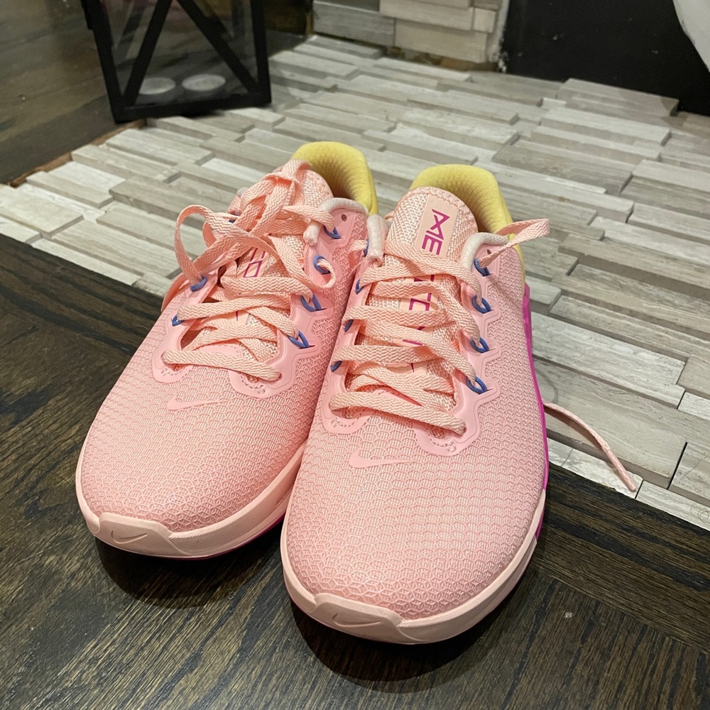 nike shoes - Picture 3 of 7